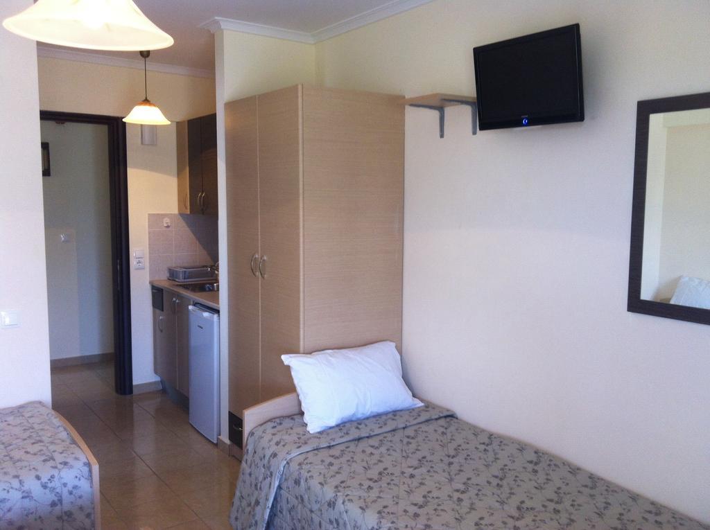 Rooms Lazos Olympiakí Aktí Zimmer foto