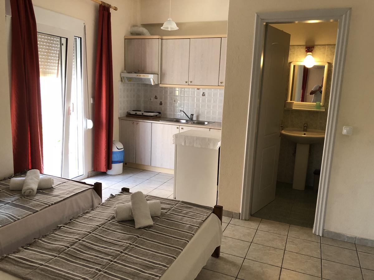 Rooms Lazos Olympiakí Aktí Exterior foto